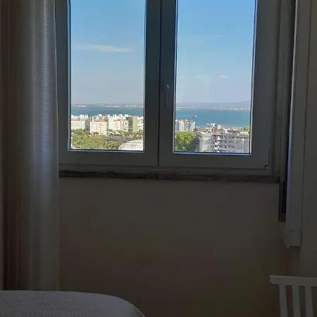 Vistas Sobre O Rio Tejo Apartamento